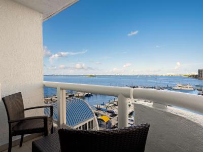 DoubleTree by Hilton Grand Biscayne Bay - 92