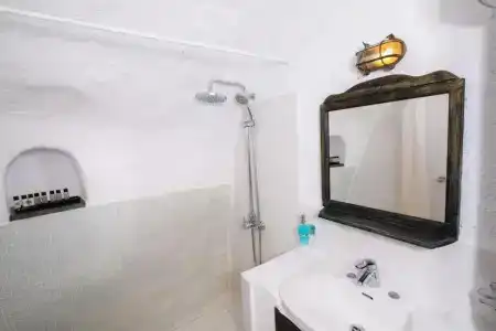 Alexander's Suites - 40