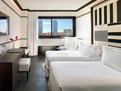 H10 Marina Barcelona - 34