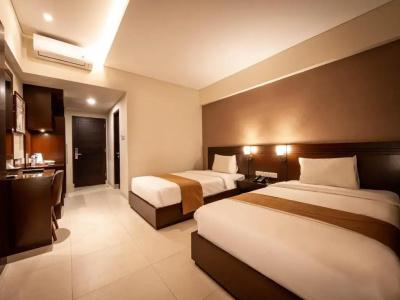 Yulia Beach Inn Kuta - 75
