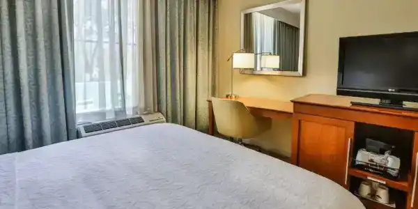 Hampton Inn Charleston-Daniel Island - 55