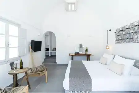 Elysian Santorini - 44