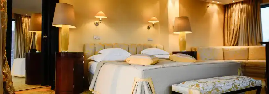 Bayerischer Hof - 101