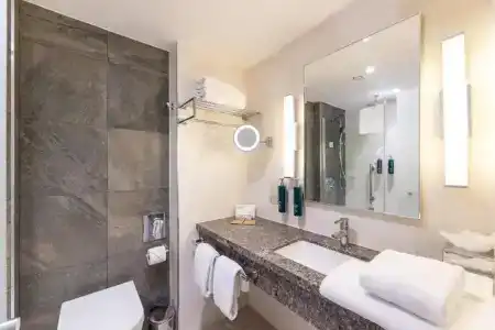 DoubleTree by Hilton London Victoria - 19