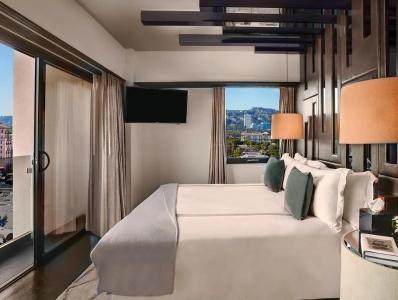 Sixty Beverly Hills - 64