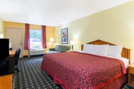 Days Inn by Wyndham Savannah Airport - 13