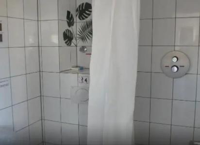 Max Hostel - 81