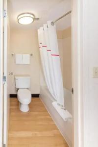 Red Roof Inn Plus+ Miami Airport - 70