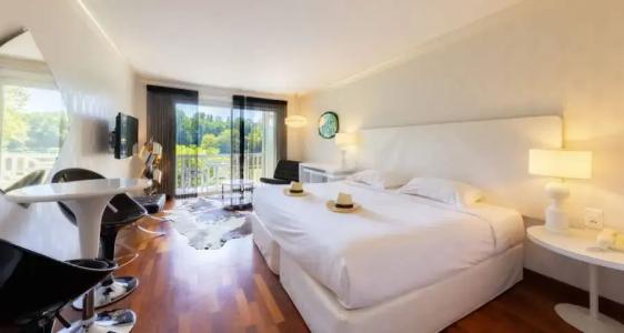 Relais & Châteaux Hôtel La Réserve - 22