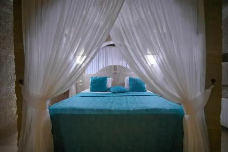 Holiday Cave - 136