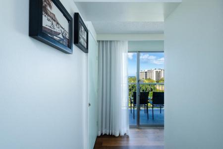 LaCroix Waikiki - 42