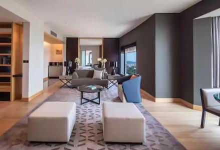 Hilton - 52