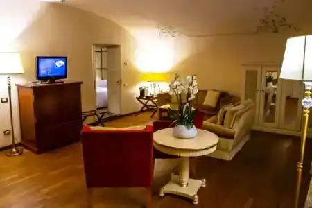 Golden Tower & Spa - 87