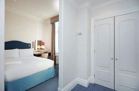 The Waldorf Hilton - 68