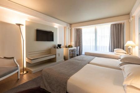 Njv Athens Plaza - 42