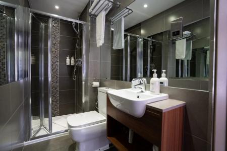 London Court - 67