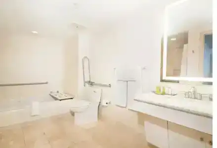 DoubleTree by Hilton Ocean Point - North Miami Beach - 34