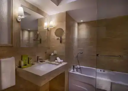 DoubleTree by Hilton Bodrum Marina Vista - 36