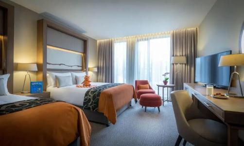 Clayton Chiswick - 6