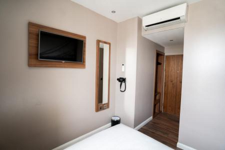 London Court - 54