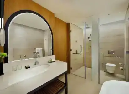 DoubleTree by Hilton Dubai - Business Bay - 81