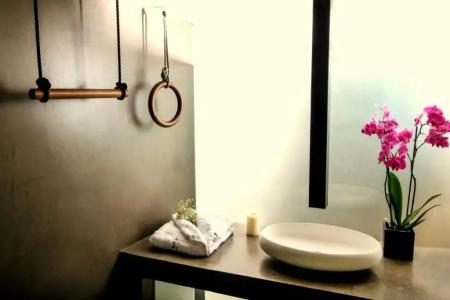 West East Suites - 106