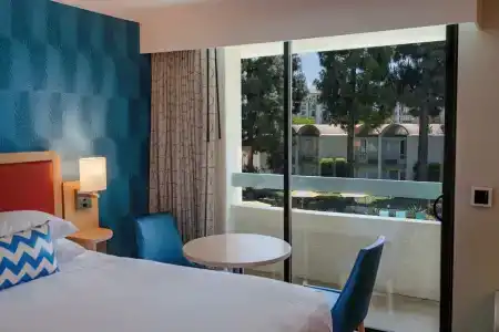Howard Johnson by Wyndham Anaheim & Water Playground - 36