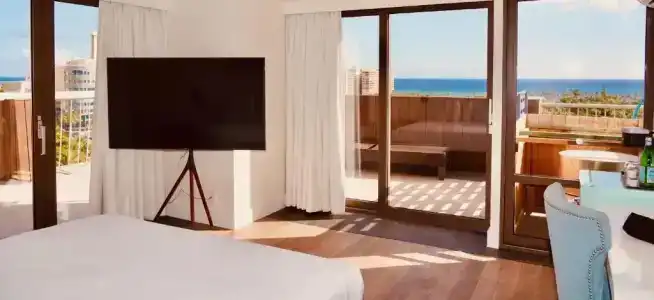 LaCroix Waikiki - 4