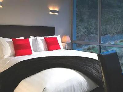 Swiss-Belsuites Pounamu - 38