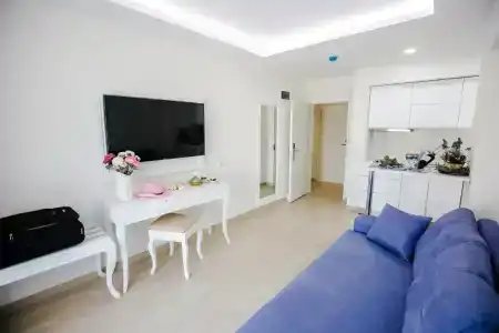 Princess Kinli Suites - 18