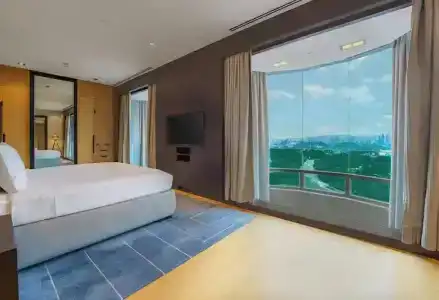 Hilton - 57