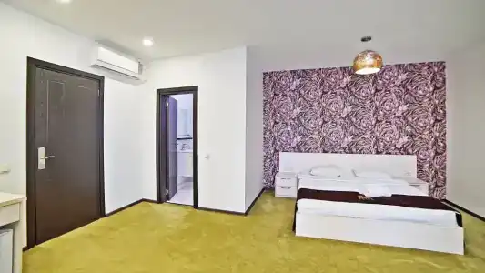 Mardi Plaza - 49
