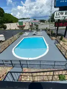 Bear Mount Inn & Suites - 9