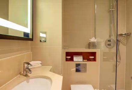 DoubleTree by Hilton London Ealing - 25