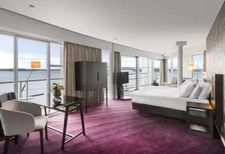 Hilton - 59