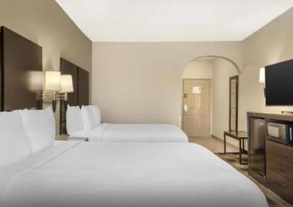 Best Western Plus Heritage Inn - 41