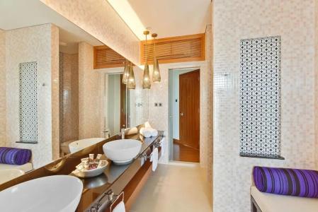 Mercure Maldives Kooddoo Resort - 9