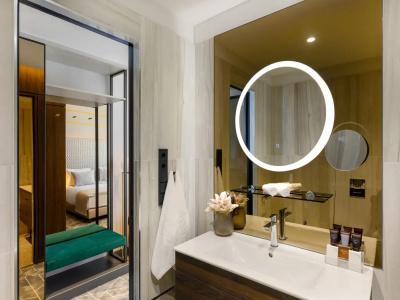 Emerald Downtown Suites - 43