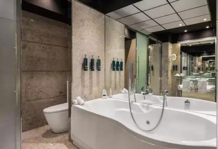 Hilton Madrid Airport - 80
