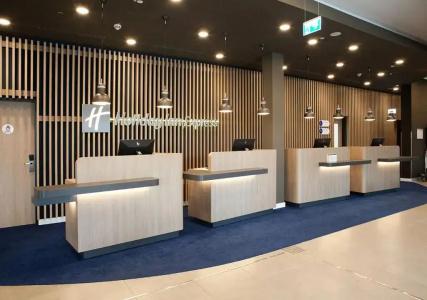 Holiday Inn Express Airport - 1