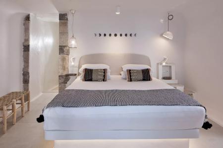 Cosmopolitan Suites - Small Luxurys of the World - 39