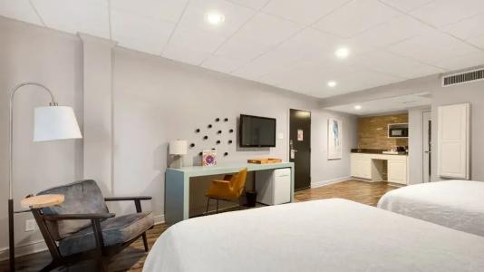 Riverwalk Plaza - 103