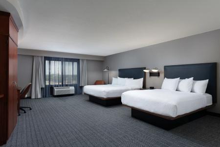 Courtyard by Marriott at Old Town - 9
