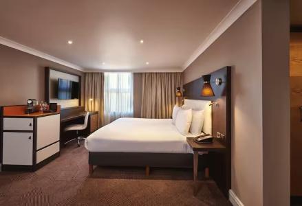 DoubleTree by Hilton London Ealing - 35