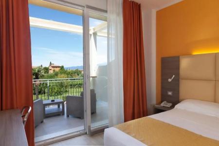 Bella Lazise - 36