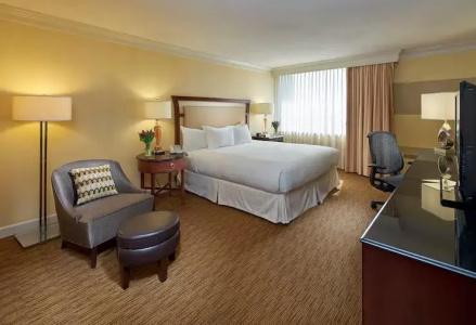 Hilton North Hills - 37