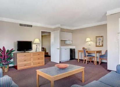 Days Inn by Wyndham Tucson City Center - 30