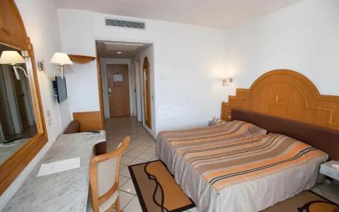 Riviera - Family and couples only - 24