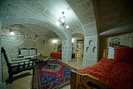 Holiday Cave - 100