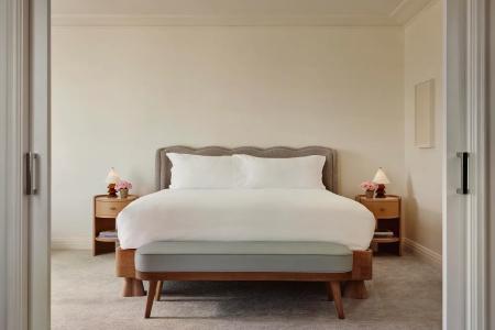 The Maybourne Beverly Hills - 80